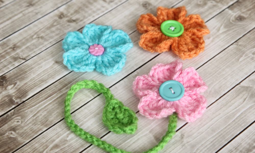 Free Crochet Pattern {Dainty Daisy Bookmark}