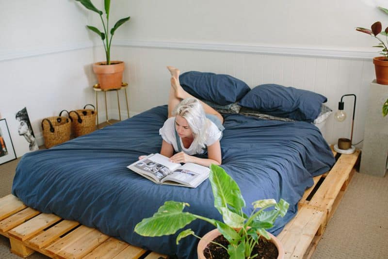 Beautiful DIY Pallet Bed