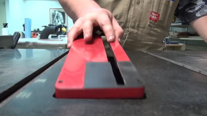 How to Change a Table Saw Blade08