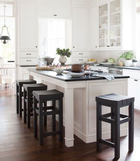 23. Black and White Kitchen Counter Design