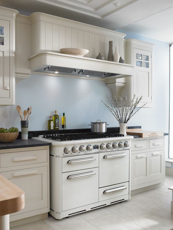 26.Luxury Bespoke Kitchen