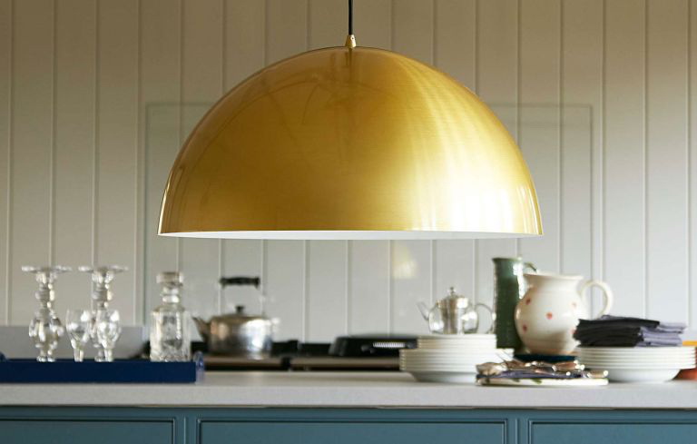 4.FIND KITCHEN ISLAND LIGHTING THAT SHINES WHEN IT'S SWITCHED OFF TOO