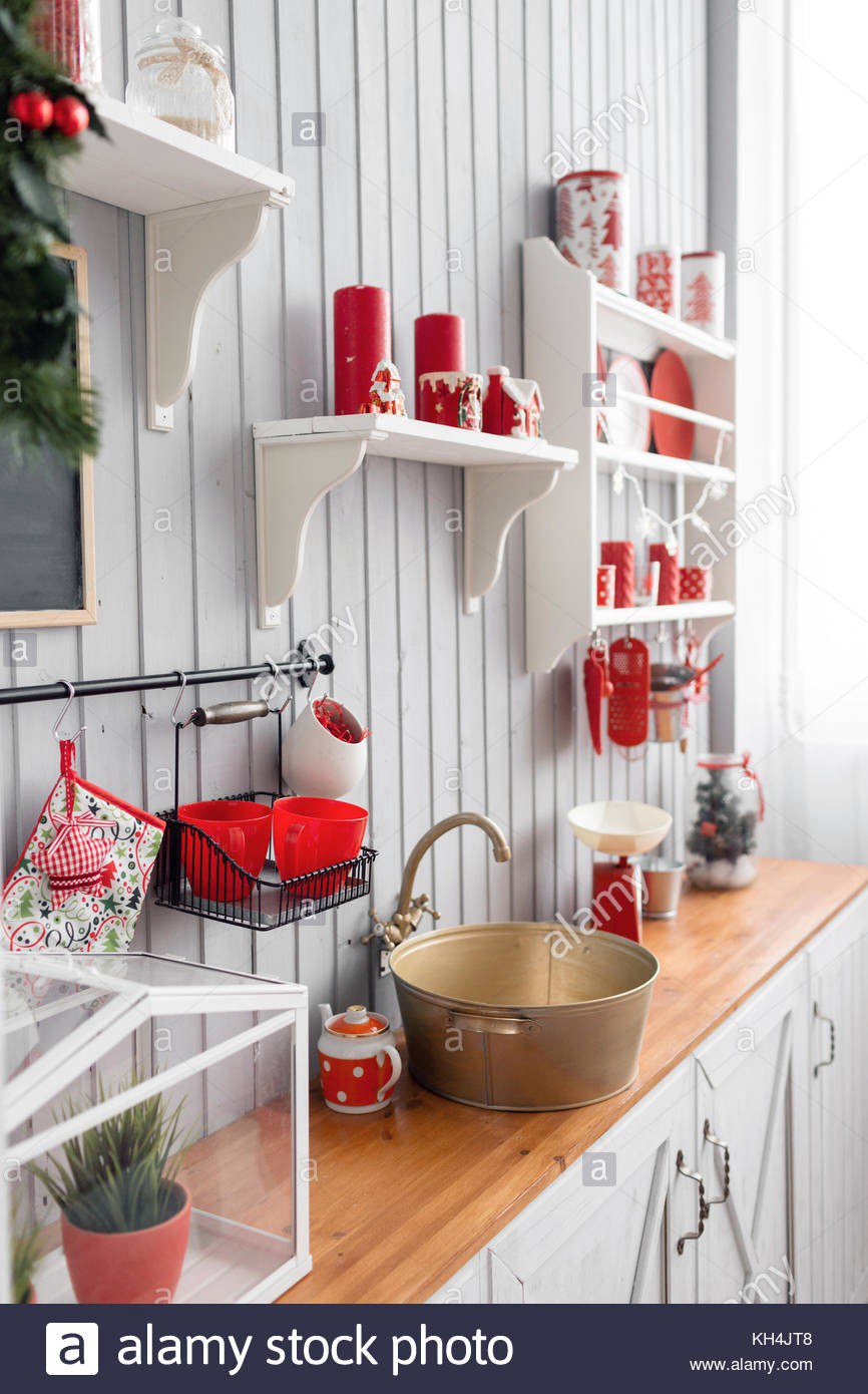 11. Christmas Red Kitchen Decor