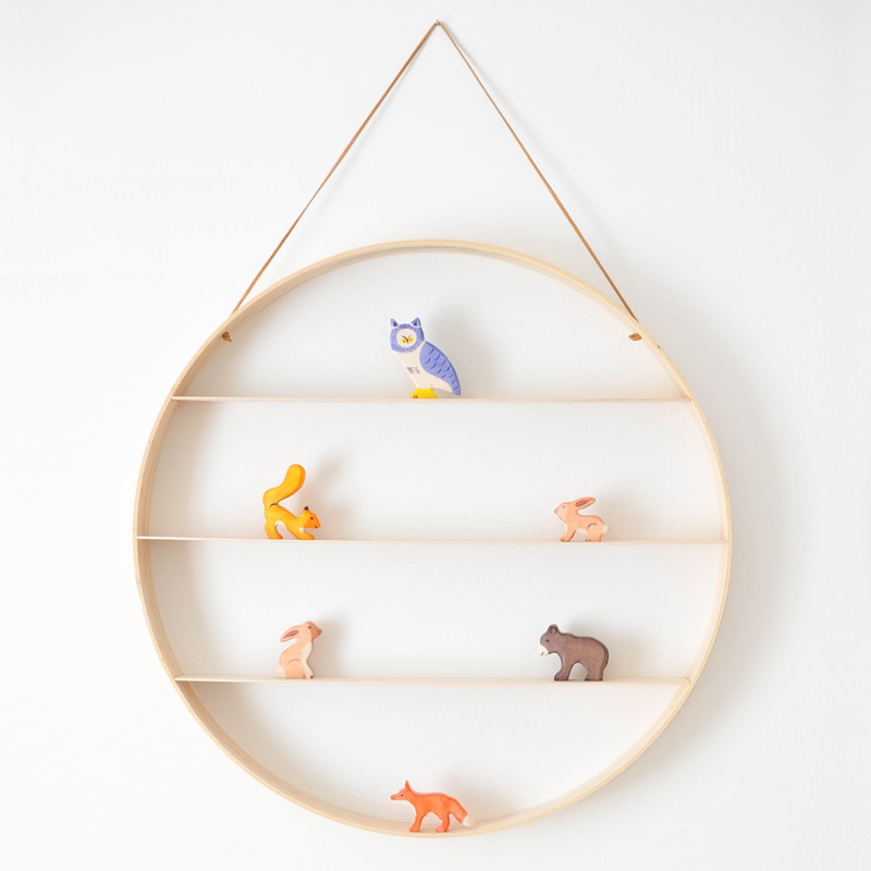 11. DIY Circle Wood Shelf