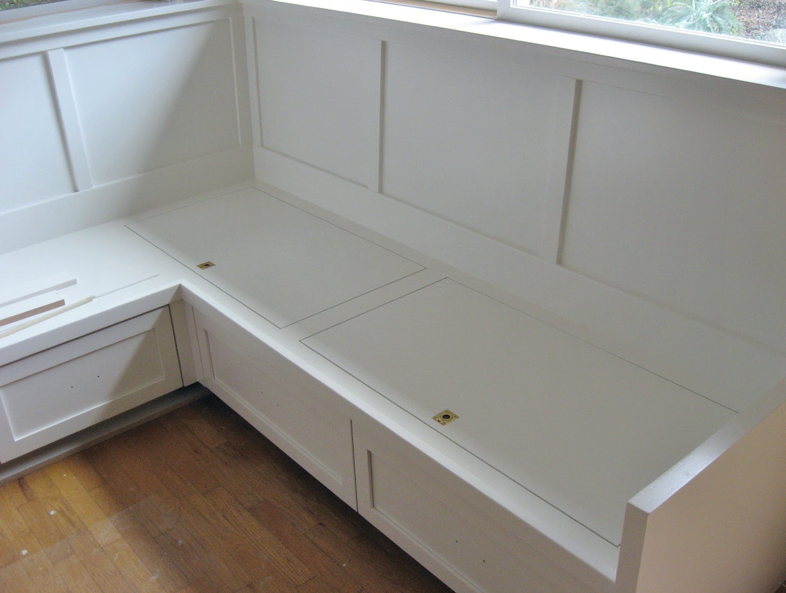 14. Ideal Kitchen Bench For A Large Family