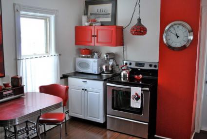 14. Decoración de cocina roja pequeña