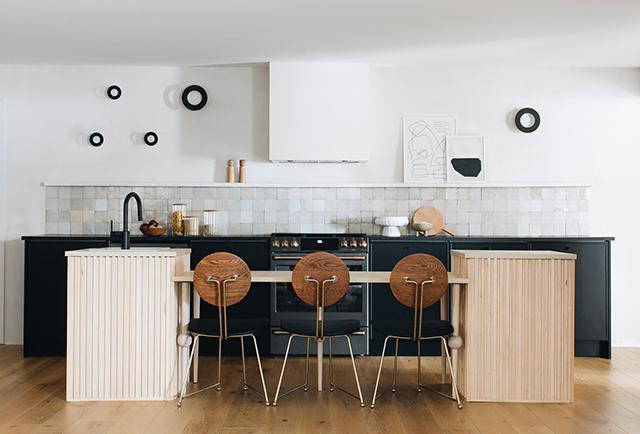 20. Minimalistic Kitchen Island Design