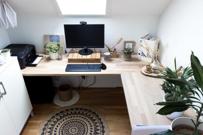 21. Corner Desk Office DIY