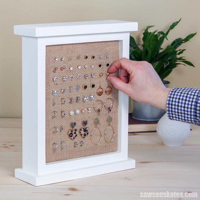 10-Wood-DIY-Earring-Holder