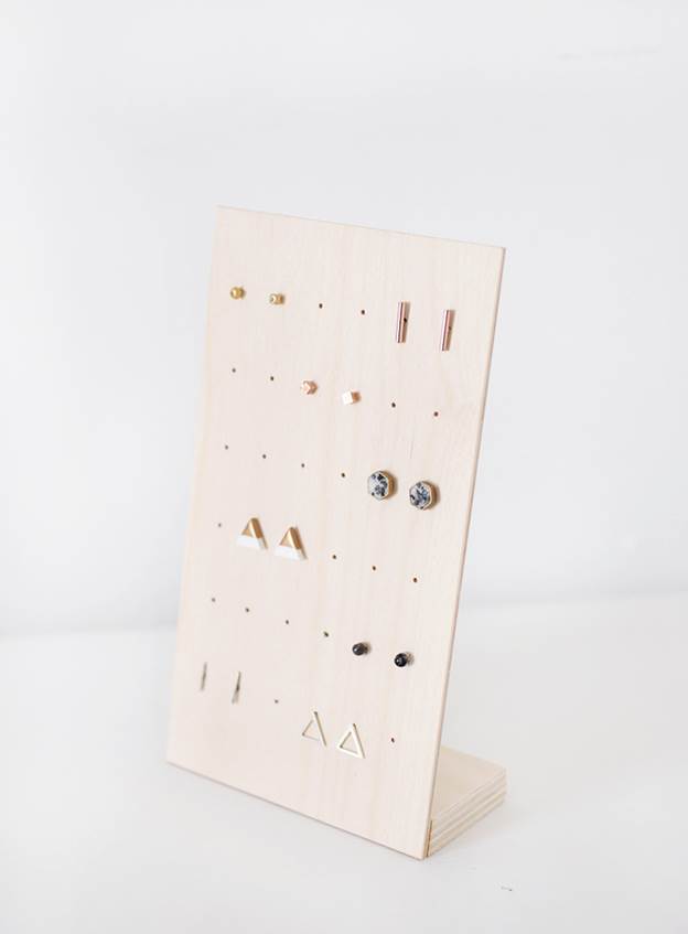 12-DIY-Earring-Stand
