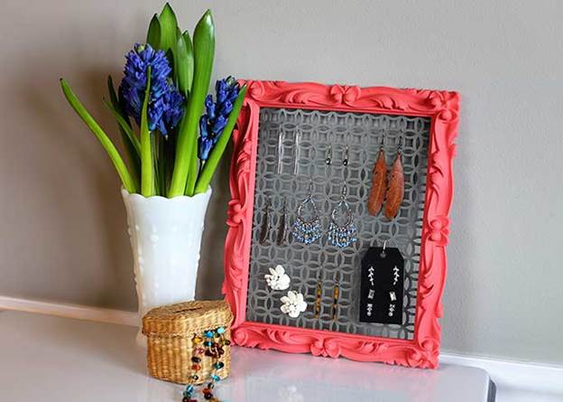 15-Small-DIY-Earring-Holder