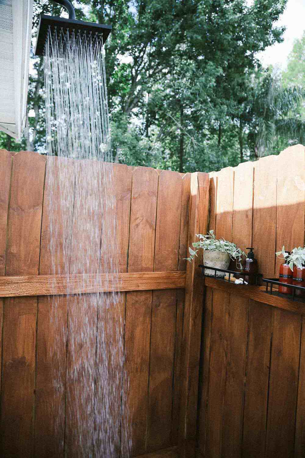 17. Luxurious Outdoor Shower DIY