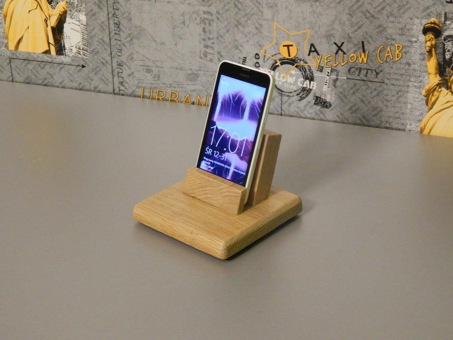 19. DIY iPhone Wooden Stand