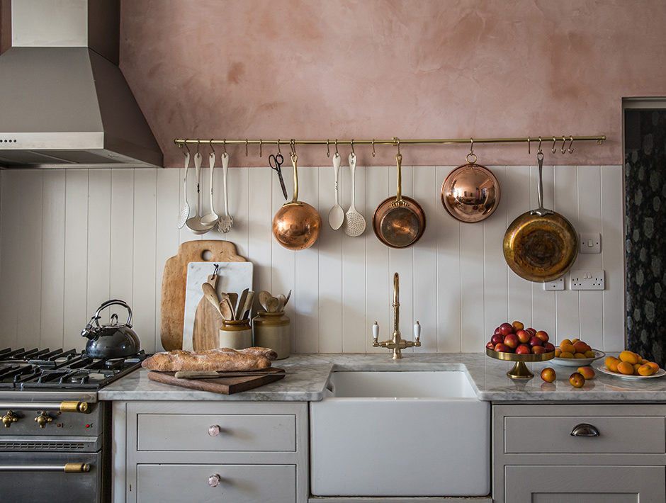 2. Charming Vintage Kitchen Decor