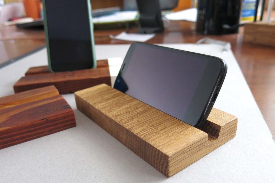 21. Simple Wooden iPhone Stand DIY