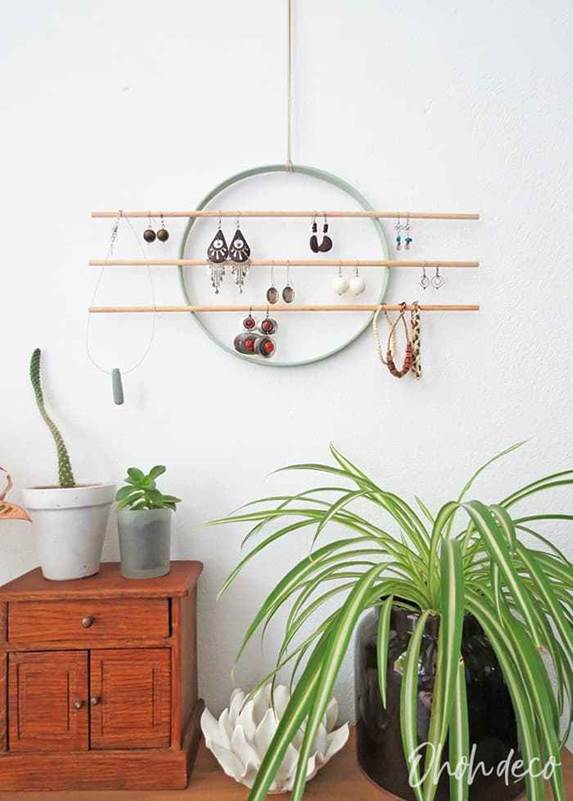 22-DIY-Wall-Earring-Holder