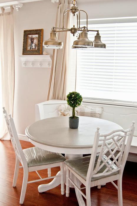 26. DIY Breakfast Nook Idea