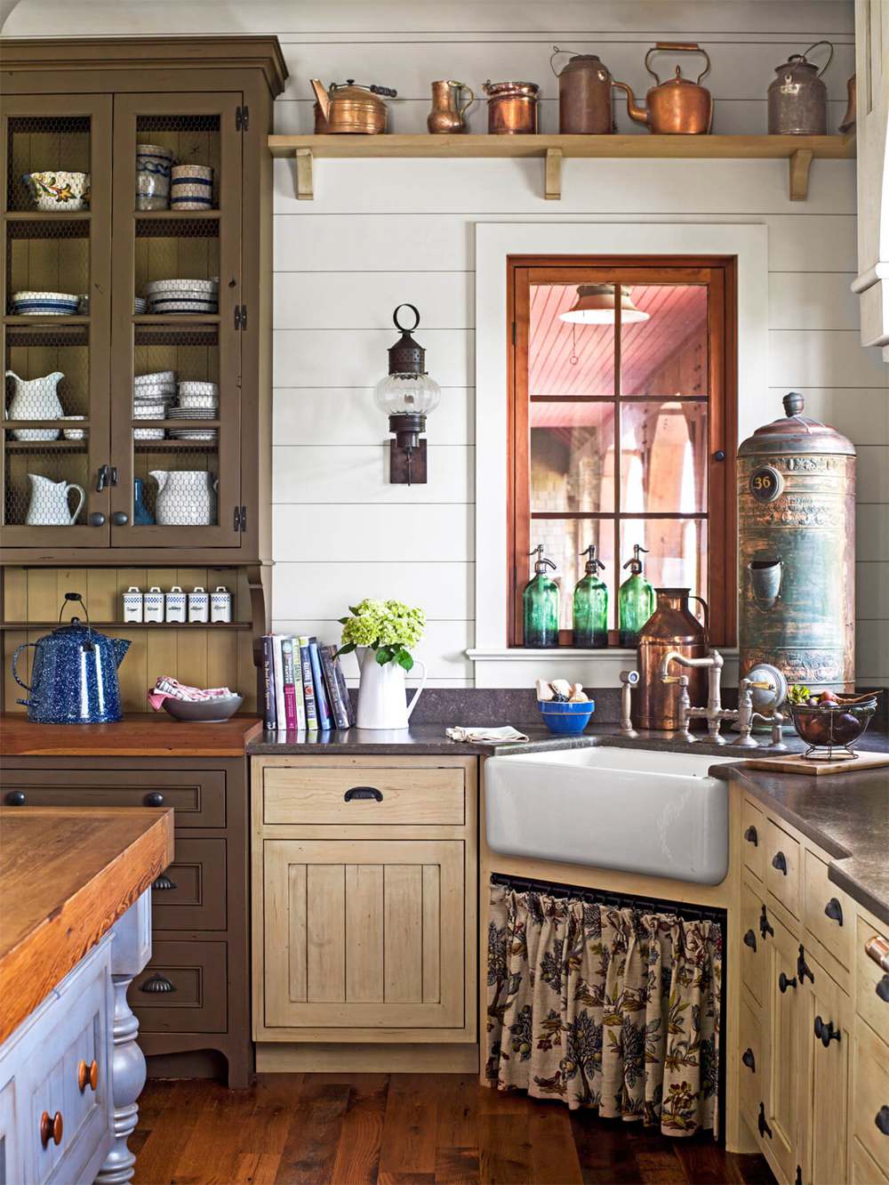 9. Vintage Kitchen Decor Idea