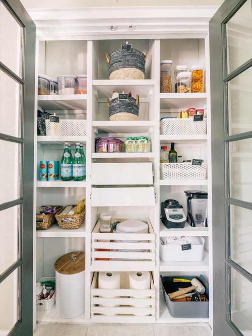 24 Diy Pantry Shelves How To Build, How Far Apart Should Kitchen Pantry Shelves Be Used
