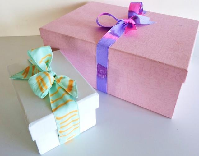 1-DIY-Gift-Wrap-Ribbon