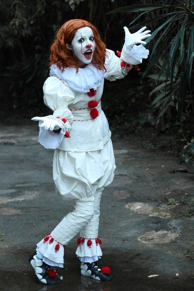 10-Pennywise-the-IT-Clown-Costume-DIY