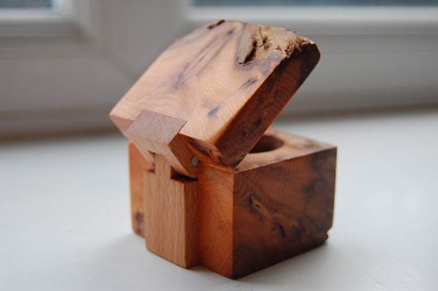 15-DIY-Ring-Box-With-Wooden-Hinge