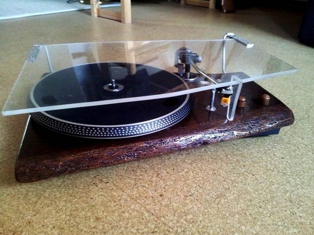 15-DIY-Turntable-With-Old-German-Oak