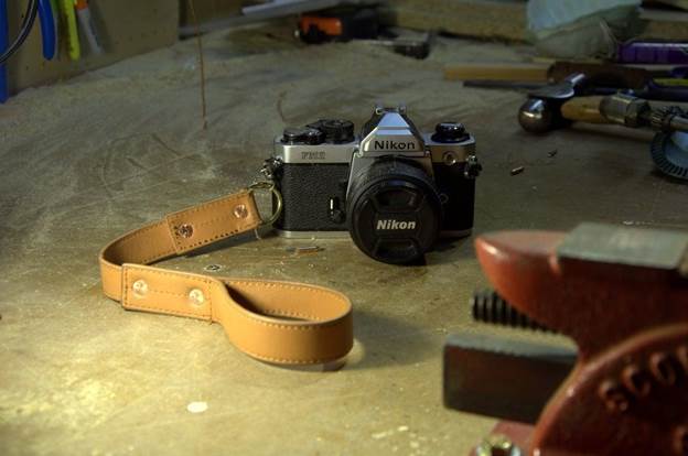 15-Riveted-Leather-Camera-Wrist-Strap