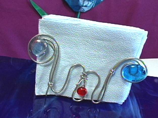 16-Funky-Wire-Napkin-Holder-DIY