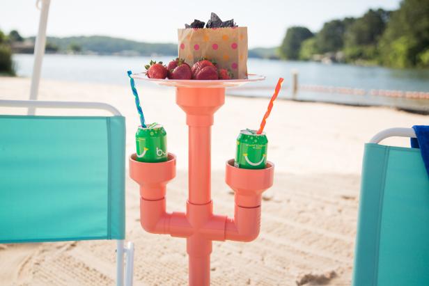 16-How-To-Make-A-Beach-Cup-Holder-Using-PVC