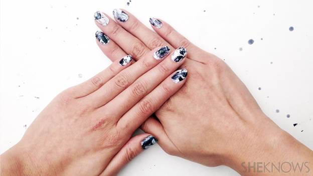 2-DIY-Nail-Stickers