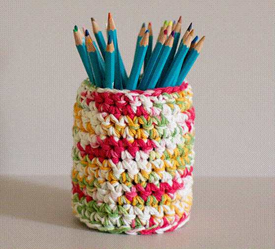 23-Knit-And-Crochet-Pencil-Holder