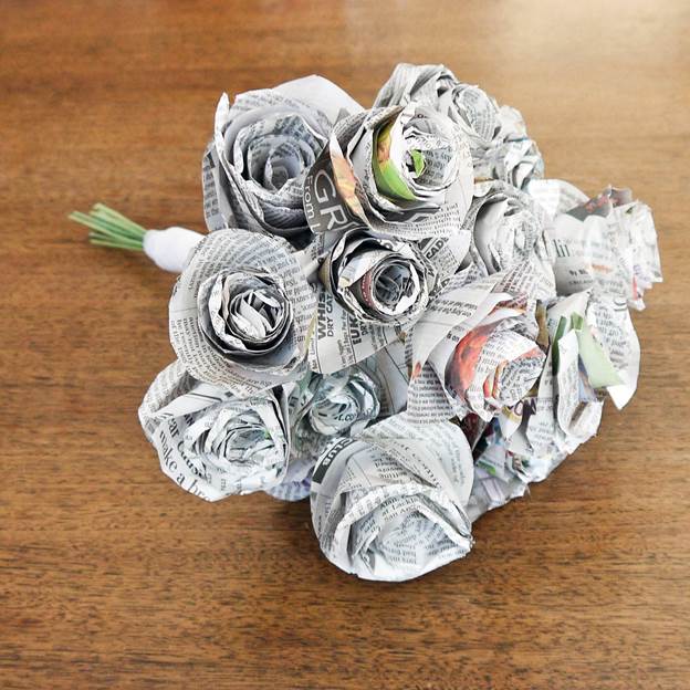 24-DIY-Newspaper-Bouquet