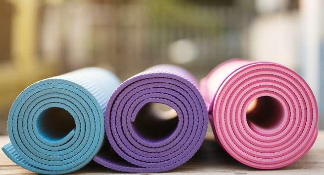 3-DIY-Yoga-Mat-Alternatives