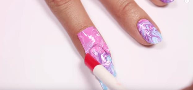 4-How-To-Create-Nail-Art-Stickers-With-Plastic-Bag