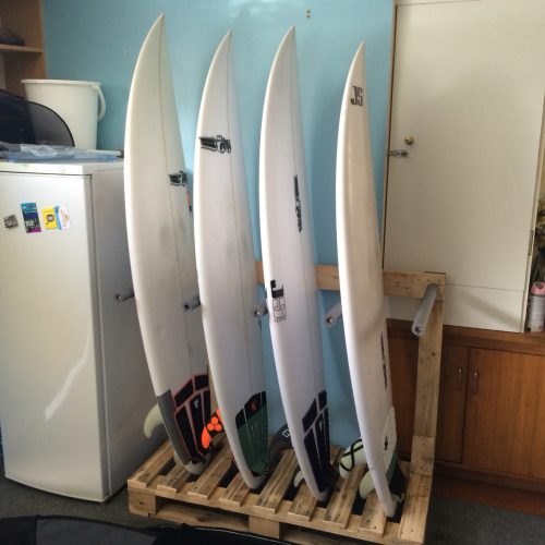 6-Surfboard-Pallet-Rack-Idea