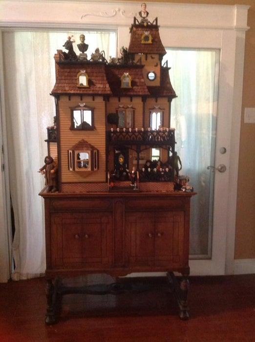 8-DIY-Halloween-Doll-House