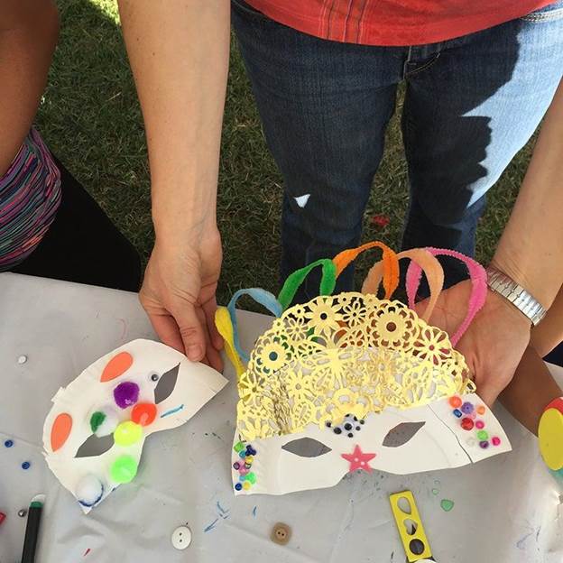 8-DIY-Paper-Plate-Mardi-Gras-Mask