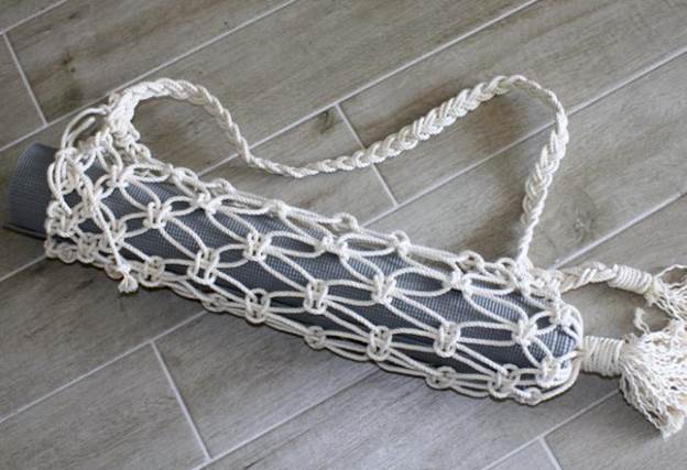 9-DIY-Macrame-Yoga-Mat-Bag