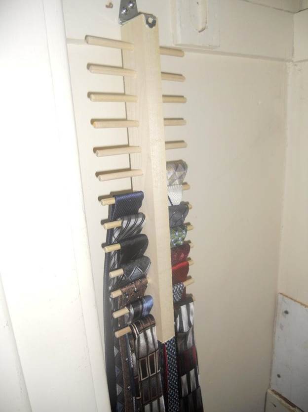 1-DIY-Space-Saving-Tie-Rack