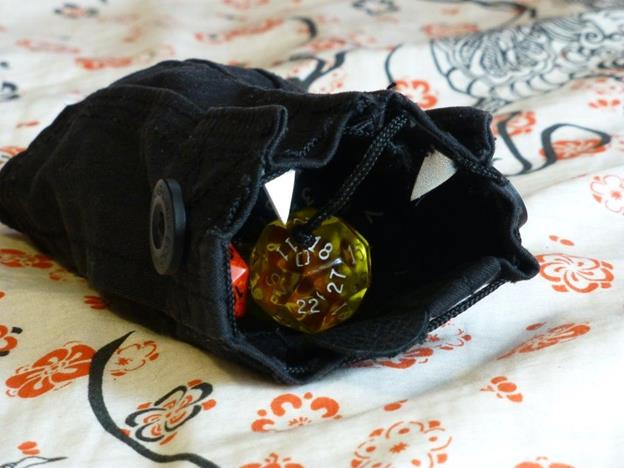 16-DIY-Carnivorous-Dice-Bag