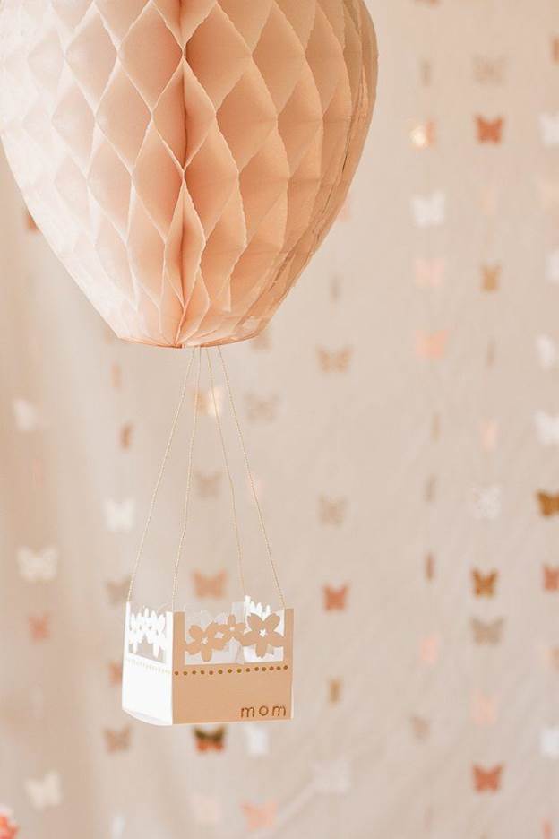 2-DIY-Hot-Air-Balloon-Party-Decor