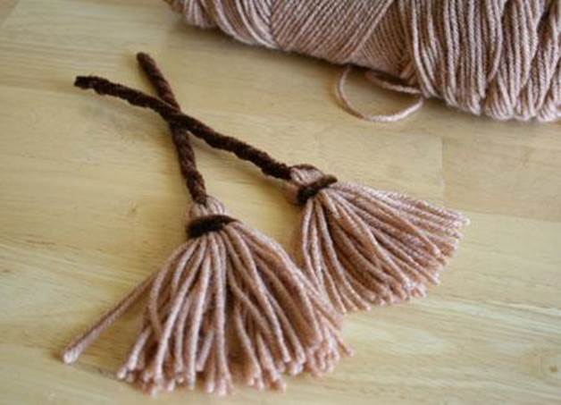 24-DIY-Mini-Yarn-Witches-Broom