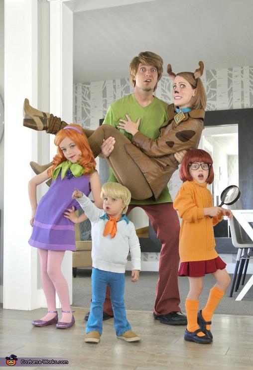 4. DIY Scooby Doo Family Costume