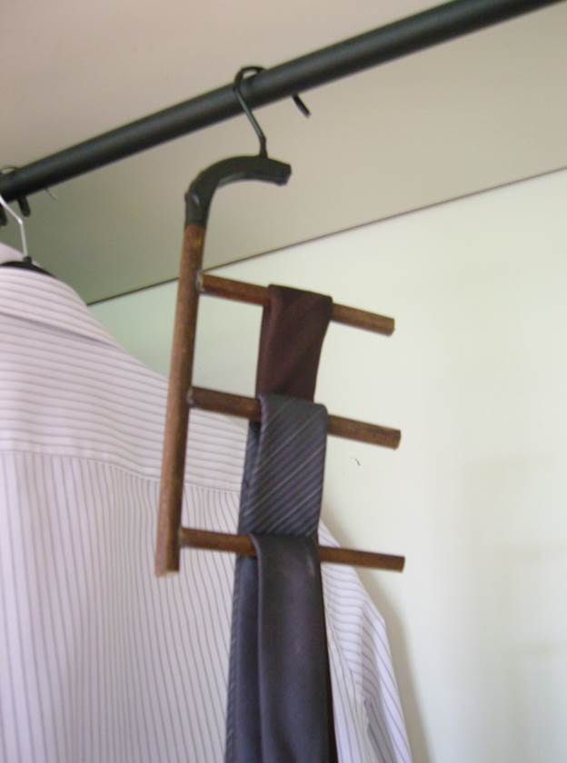 5-DIY-Bamboo-Tie-Rack