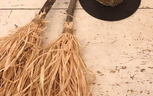 6-DIY-Witches-Broom