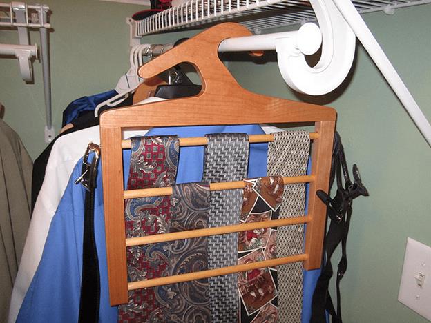 8-DIY-Tie-Rack-Hanger