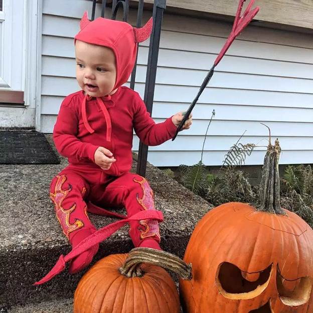 9-DIY-Devil-Baby-Costume-With-Horns