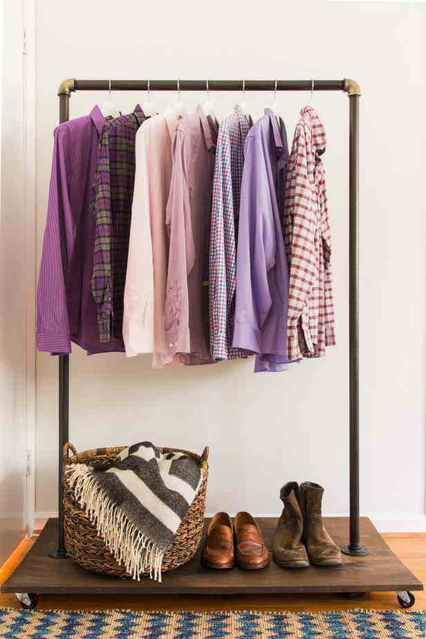 1-How-To-Make-A-Mobile-Clothing-Rack