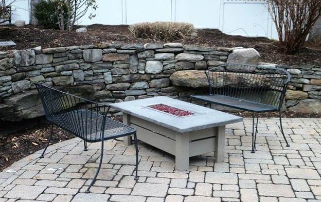 12-DIY-Fire-Pit-Table-With-Concrete